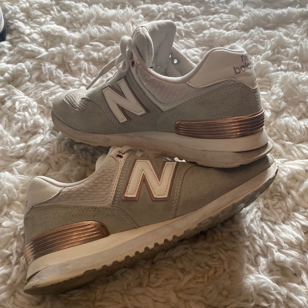 EUC New Balance 574 in sage green